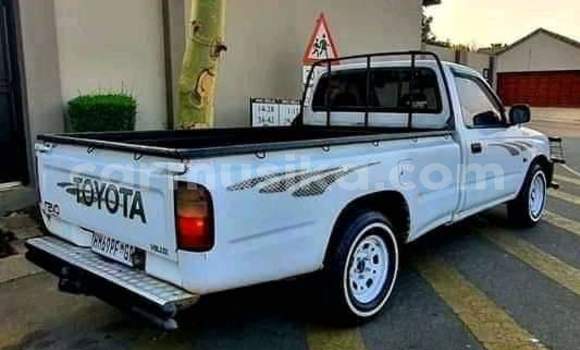 Buy Used Toyota Hilux White Car in Beitbridge in Matabeleland South Buy Used Toyota Hilux White Car in Beitbridge in Matabeleland South