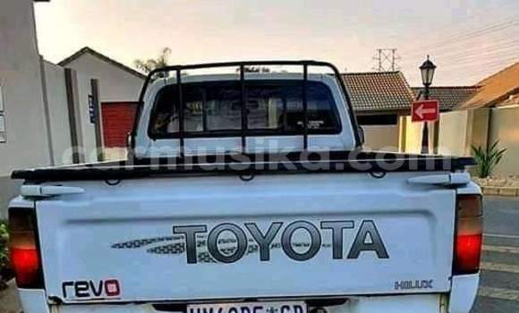 Buy Used Toyota Hilux White Car in Beitbridge in Matabeleland South Buy Used Toyota Hilux White Car in Beitbridge in Matabeleland South