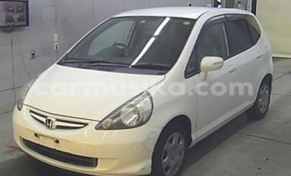 Acheter Occasion Voiture Honda Fit Blanc à Beitbridge, Matabeleland South Acheter Occasion Voiture Honda Fit Blanc à Beitbridge, Matabeleland South