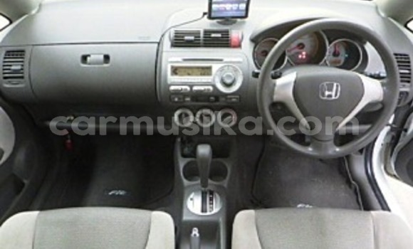 Acheter Occasion Voiture Honda Fit Blanc à Beitbridge, Matabeleland South Acheter Occasion Voiture Honda Fit Blanc à Beitbridge, Matabeleland South