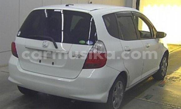 Acheter Occasion Voiture Honda Fit Blanc à Beitbridge, Matabeleland South Acheter Occasion Voiture Honda Fit Blanc à Beitbridge, Matabeleland South