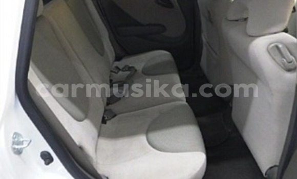 Acheter Occasion Voiture Honda Fit Blanc à Beitbridge, Matabeleland South Acheter Occasion Voiture Honda Fit Blanc à Beitbridge, Matabeleland South