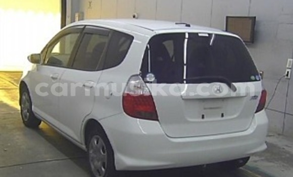Acheter Occasion Voiture Honda Fit Blanc à Beitbridge, Matabeleland South Acheter Occasion Voiture Honda Fit Blanc à Beitbridge, Matabeleland South