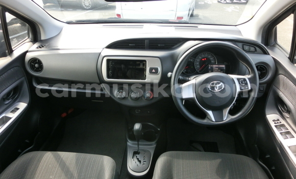 Buy Used Toyota Vitz Silver Car in Beitbridge in Matabeleland South Buy Used Toyota Vitz Silver Car in Beitbridge in Matabeleland South