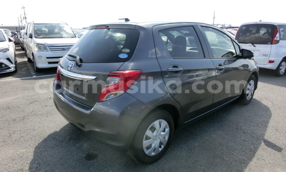 Buy Used Toyota Vitz Silver Car in Beitbridge in Matabeleland South Buy Used Toyota Vitz Silver Car in Beitbridge in Matabeleland South