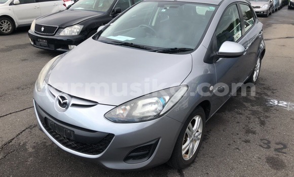 Nunua Ilio tumika Mazda Mazda 2 Fedha Gari ndani ya Beitbridge nchini Matabeleland Kusini