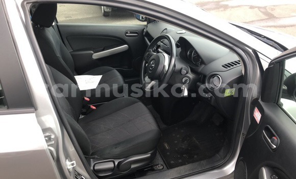 Nunua Ilio tumika Mazda Mazda 2 Fedha Gari ndani ya Beitbridge nchini Matabeleland Kusini Nunua Ilio tumika Mazda Mazda 2 Fedha Gari ndani ya Beitbridge nchini Matabeleland Kusini