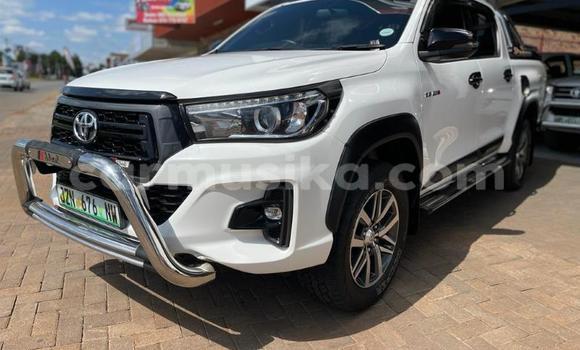 Nunua Ilio tumika Toyota Hilux Nyeupe Gari ndani ya Beitbridge nchini Matabeleland Kusini