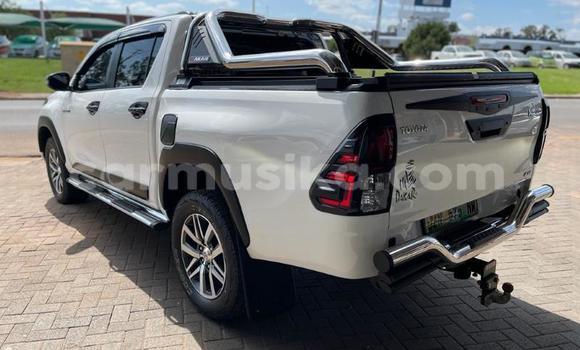 Tenga Tsaru Toyota Hilux Chena Mota in Beitbridge in Matabeleland South Tenga Tsaru Toyota Hilux Chena Mota in Beitbridge in Matabeleland South