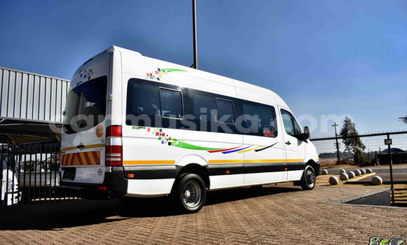 Acheter Occasion Voiture Mercedes‒Benz 190 Blanc à Beitbridge, Matabeleland South Acheter Occasion Voiture Mercedes‒Benz 190 Blanc à Beitbridge, Matabeleland South
