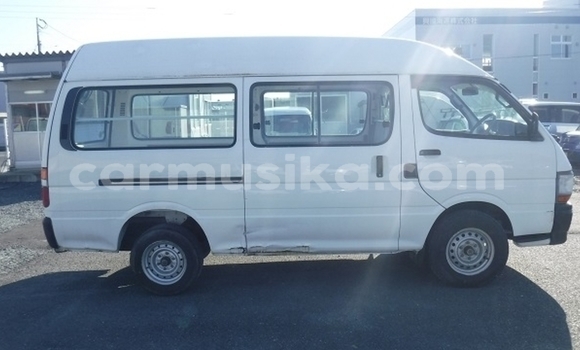 Buy Used Toyota Hiace White Car in Beitbridge in Matabeleland South Buy Used Toyota Hiace White Car in Beitbridge in Matabeleland South