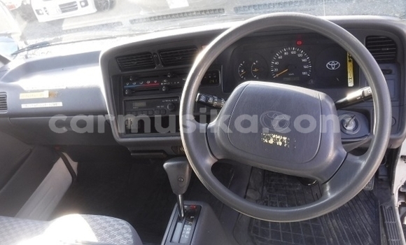 Buy Used Toyota Hiace White Car in Beitbridge in Matabeleland South Buy Used Toyota Hiace White Car in Beitbridge in Matabeleland South