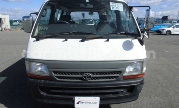 Buy Used Toyota Hiace White Car in Beitbridge in Matabeleland South Buy Used Toyota Hiace White Car in Beitbridge in Matabeleland South
