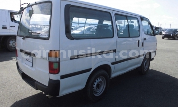 Buy Used Toyota Hiace White Car in Beitbridge in Matabeleland South Buy Used Toyota Hiace White Car in Beitbridge in Matabeleland South