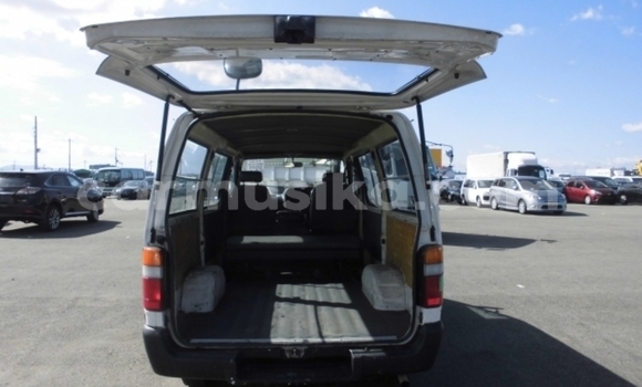 Buy Used Toyota Hiace White Car in Beitbridge in Matabeleland South Buy Used Toyota Hiace White Car in Beitbridge in Matabeleland South