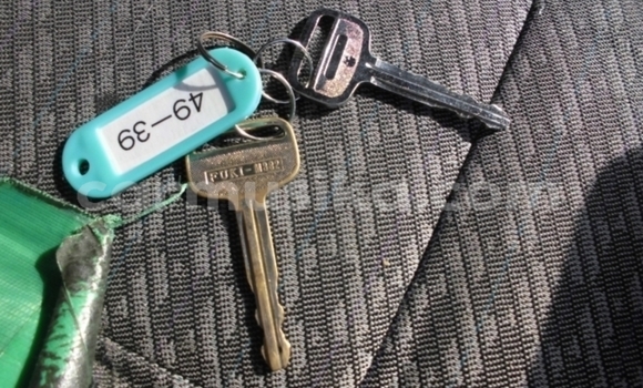 Buy Used Toyota Hiace White Car in Beitbridge in Matabeleland South Buy Used Toyota Hiace White Car in Beitbridge in Matabeleland South