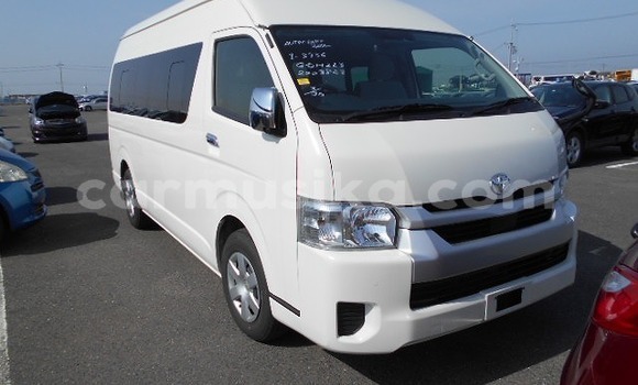 Nunua Ilio tumika Toyota Hiace Nyeupe Gari ndani ya Beitbridge nchini Matabeleland Kusini Nunua Ilio tumika Toyota Hiace Nyeupe Gari ndani ya Beitbridge nchini Matabeleland Kusini