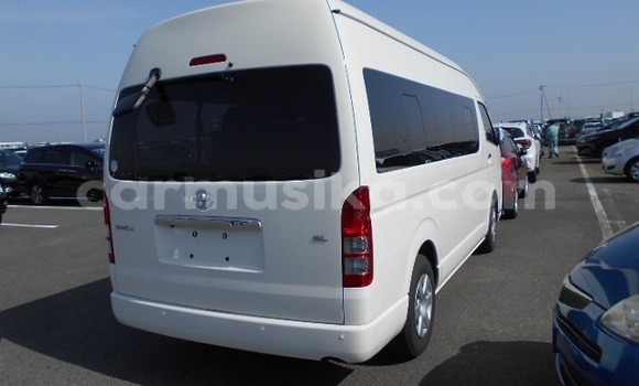 Buy Used Toyota Hiace White Car in Beitbridge in Matabeleland South Buy Used Toyota Hiace White Car in Beitbridge in Matabeleland South