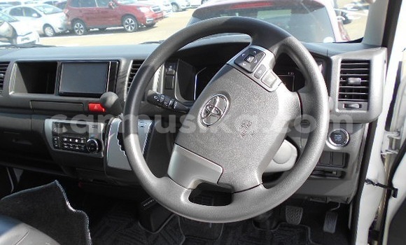 Buy Used Toyota Hiace White Car in Beitbridge in Matabeleland South Buy Used Toyota Hiace White Car in Beitbridge in Matabeleland South