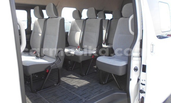Buy Used Toyota Hiace White Car in Beitbridge in Matabeleland South Buy Used Toyota Hiace White Car in Beitbridge in Matabeleland South
