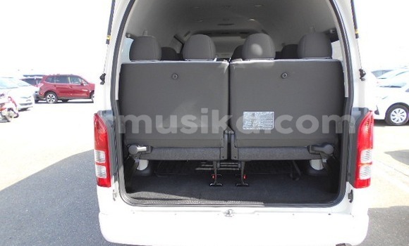 Buy Used Toyota Hiace White Car in Beitbridge in Matabeleland South Buy Used Toyota Hiace White Car in Beitbridge in Matabeleland South