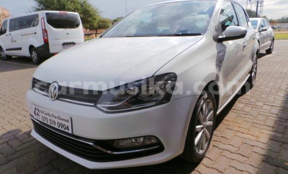 Acheter Occasion Voiture Volkswagen Polo Blanc à Beitbridge, Matabeleland South Acheter Occasion Voiture Volkswagen Polo Blanc à Beitbridge, Matabeleland South