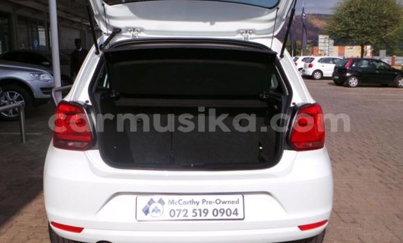 Acheter Occasion Voiture Volkswagen Polo Blanc à Beitbridge, Matabeleland South Acheter Occasion Voiture Volkswagen Polo Blanc à Beitbridge, Matabeleland South
