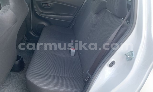 Nunua Ilio tumika Toyota Vitz Nyeupe Gari ndani ya Beitbridge nchini Matabeleland Kusini Nunua Ilio tumika Toyota Vitz Nyeupe Gari ndani ya Beitbridge nchini Matabeleland Kusini