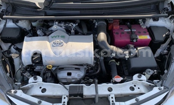 Nunua Ilio tumika Toyota Vitz Nyeupe Gari ndani ya Beitbridge nchini Matabeleland Kusini Nunua Ilio tumika Toyota Vitz Nyeupe Gari ndani ya Beitbridge nchini Matabeleland Kusini