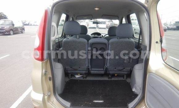 Tenga Tsaru Toyota FunCargo Zvimwe Mota in Beitbridge in Matabeleland South Tenga Tsaru Toyota FunCargo Zvimwe Mota in Beitbridge in Matabeleland South