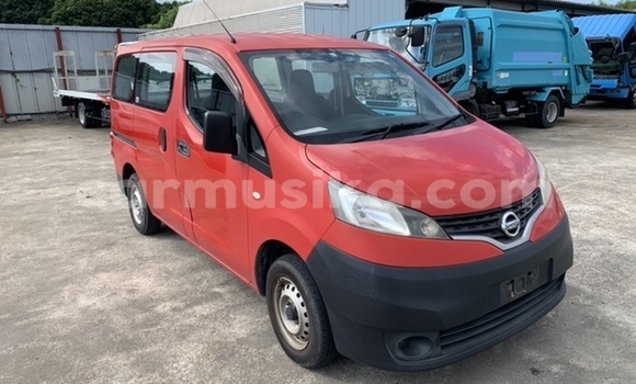 Nunua Ilio tumika Nissan NV200 Nyekundu Gari ndani ya Harare nchini Harare