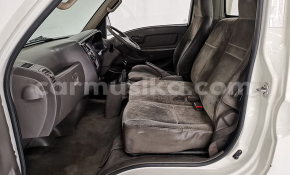 Acheter Occasion Voiture Hyundai H200 Blanc à Beitbridge, Matabeleland South Acheter Occasion Voiture Hyundai H200 Blanc à Beitbridge, Matabeleland South