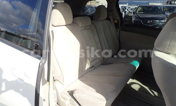 Buy Used Toyota Estima White Car in Beitbridge in Matabeleland South Buy Used Toyota Estima White Car in Beitbridge in Matabeleland South