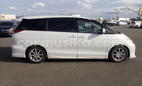 Buy Used Toyota Estima White Car in Beitbridge in Matabeleland South Buy Used Toyota Estima White Car in Beitbridge in Matabeleland South