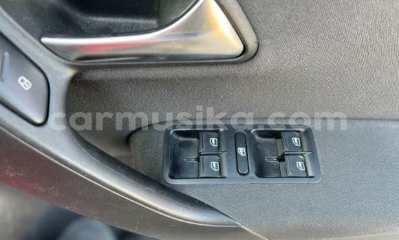 Tenga Tsaru Volkswagen Polo Tsvuku Mota in Harare in Harare Tenga Tsaru Volkswagen Polo Tsvuku Mota in Harare in Harare