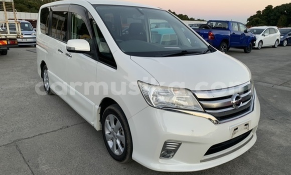 Buy Used Nissan Serena White Car in Beitbridge in Matabeleland South