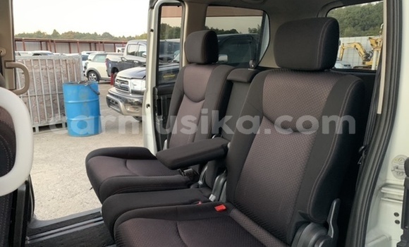 Buy Used Nissan Serena White Car in Beitbridge in Matabeleland South Buy Used Nissan Serena White Car in Beitbridge in Matabeleland South