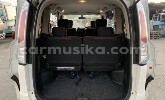 Buy Used Nissan Serena White Car in Beitbridge in Matabeleland South Buy Used Nissan Serena White Car in Beitbridge in Matabeleland South