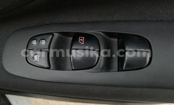 Buy Used Nissan Serena White Car in Beitbridge in Matabeleland South Buy Used Nissan Serena White Car in Beitbridge in Matabeleland South