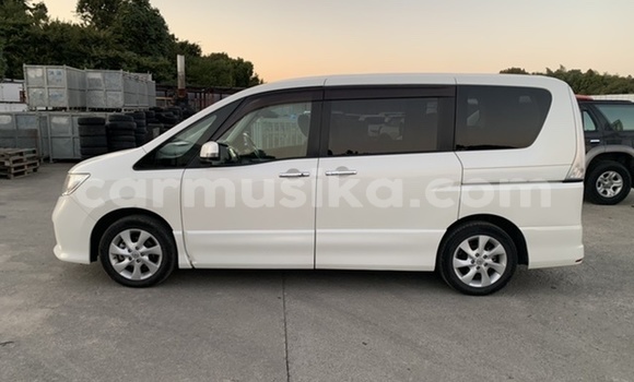 Buy Used Nissan Serena White Car in Beitbridge in Matabeleland South Buy Used Nissan Serena White Car in Beitbridge in Matabeleland South