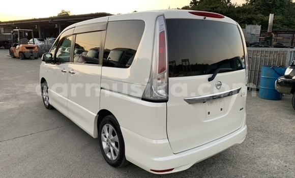 Buy Used Nissan Serena White Car in Beitbridge in Matabeleland South Buy Used Nissan Serena White Car in Beitbridge in Matabeleland South
