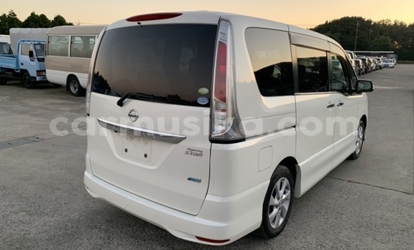 Buy Used Nissan Serena White Car in Beitbridge in Matabeleland South Buy Used Nissan Serena White Car in Beitbridge in Matabeleland South