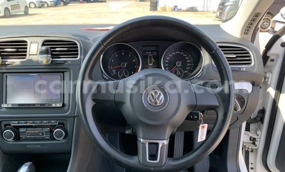 Buy Used Volkswagen Golf White Car in Beitbridge in Matabeleland South Buy Used Volkswagen Golf White Car in Beitbridge in Matabeleland South