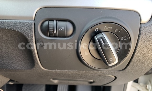 Buy Used Volkswagen Golf White Car in Beitbridge in Matabeleland South Buy Used Volkswagen Golf White Car in Beitbridge in Matabeleland South