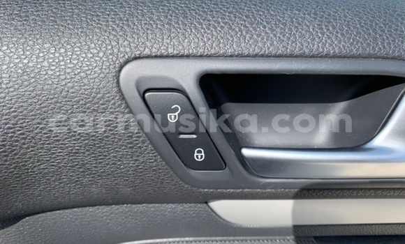 Buy Used Volkswagen Golf White Car in Beitbridge in Matabeleland South Buy Used Volkswagen Golf White Car in Beitbridge in Matabeleland South