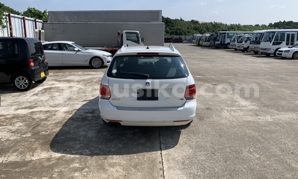 Buy Used Volkswagen Golf White Car in Beitbridge in Matabeleland South Buy Used Volkswagen Golf White Car in Beitbridge in Matabeleland South