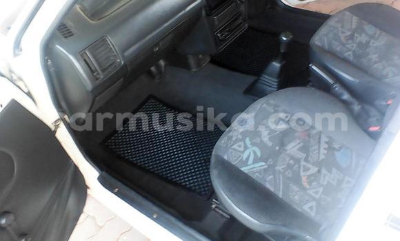 Acheter Occasion Voiture Mazda 323 Blanc à Beitbridge, Matabeleland South Acheter Occasion Voiture Mazda 323 Blanc à Beitbridge, Matabeleland South