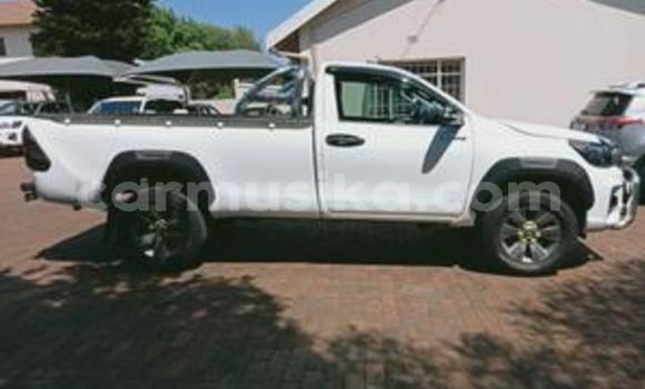 Buy Used Toyota Hilux White Car in Beitbridge in Matabeleland South Buy Used Toyota Hilux White Car in Beitbridge in Matabeleland South