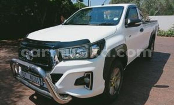 Buy Used Toyota Hilux White Car in Beitbridge in Matabeleland South Buy Used Toyota Hilux White Car in Beitbridge in Matabeleland South