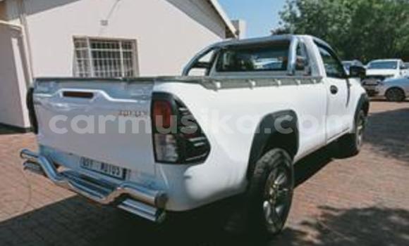 Buy Used Toyota Hilux White Car in Beitbridge in Matabeleland South Buy Used Toyota Hilux White Car in Beitbridge in Matabeleland South